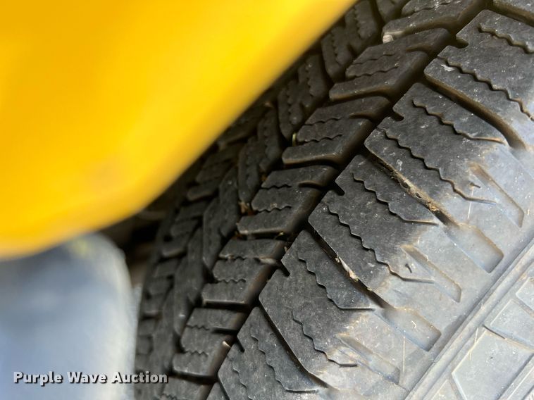 image for item LF9348 2017 Chevrolet Express G4500  shuttle bus