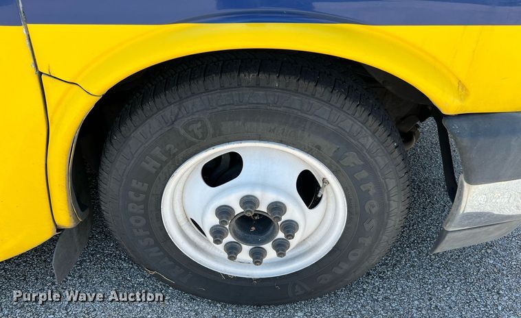 image for item LF9348 2017 Chevrolet Express G4500  shuttle bus