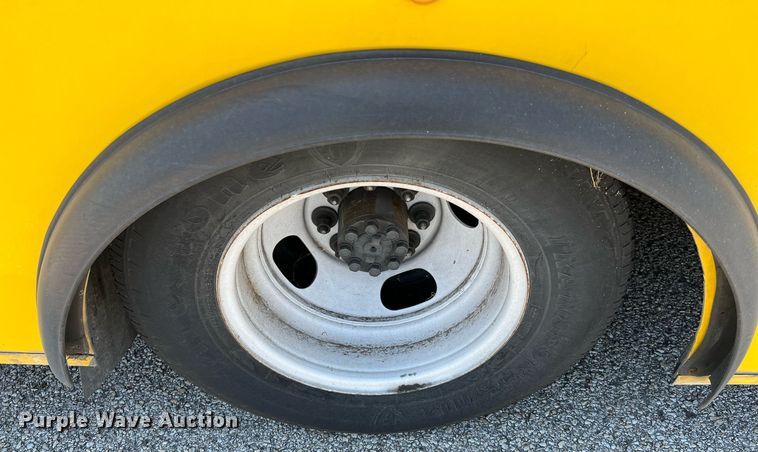 image for item LF9348 2017 Chevrolet Express G4500  shuttle bus