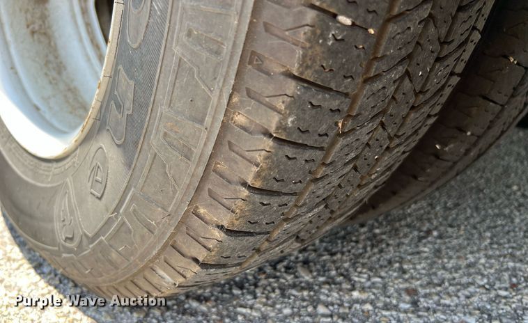 image for item LF9348 2017 Chevrolet Express G4500  shuttle bus