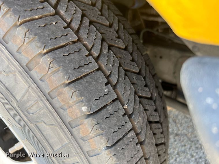 image for item LF9348 2017 Chevrolet Express G4500  shuttle bus