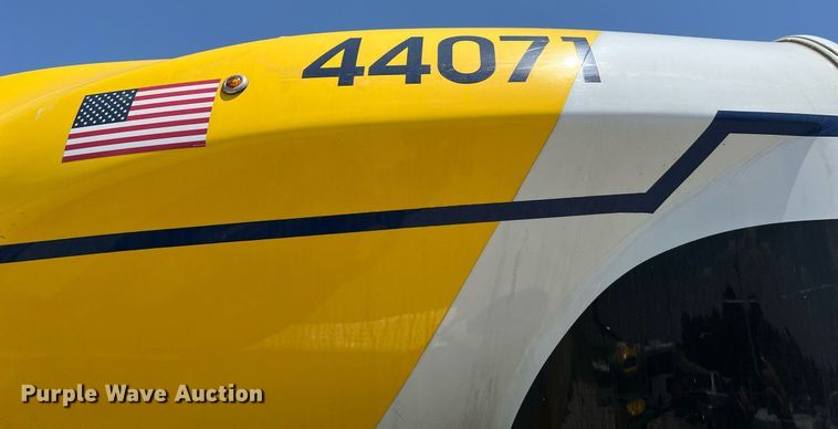 image for item LF9348 2017 Chevrolet Express G4500  shuttle bus