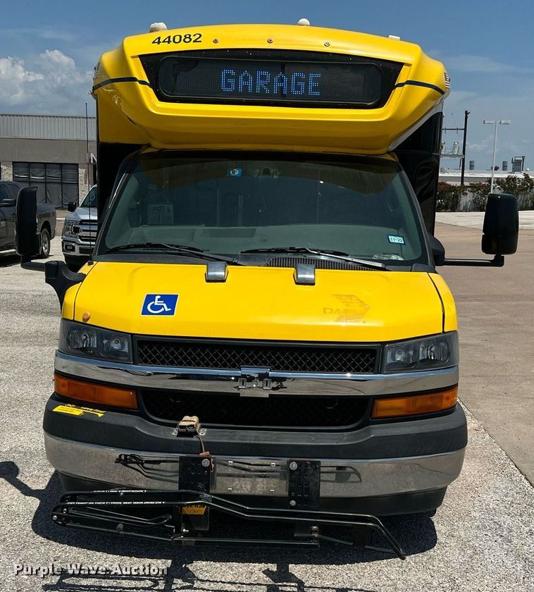 image for item LF9349 2017 Chevrolet Express G4500  shuttle bus