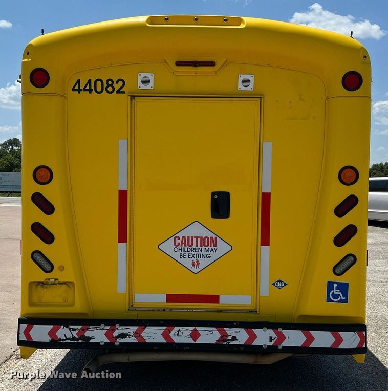 image for item LF9349 2017 Chevrolet Express G4500  shuttle bus