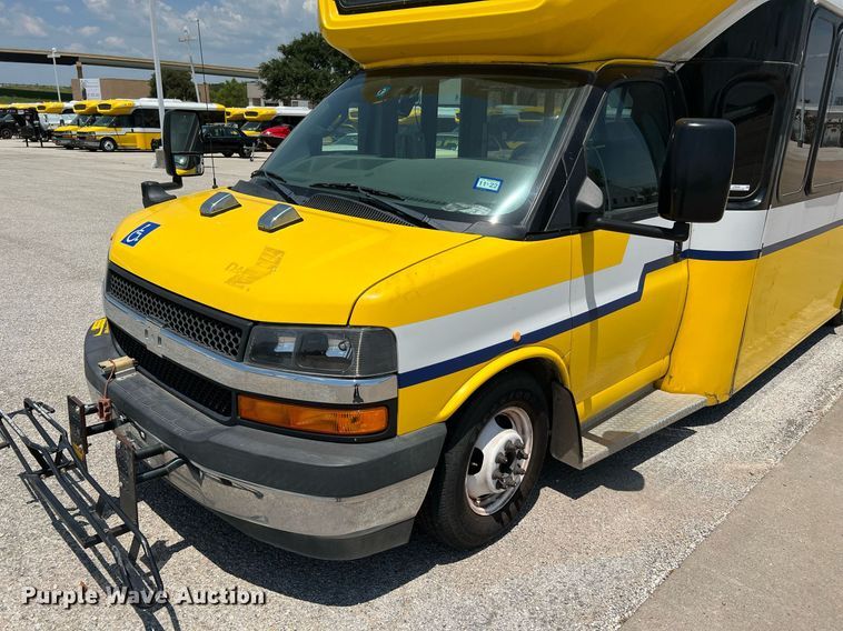 image for item LF9349 2017 Chevrolet Express G4500  shuttle bus