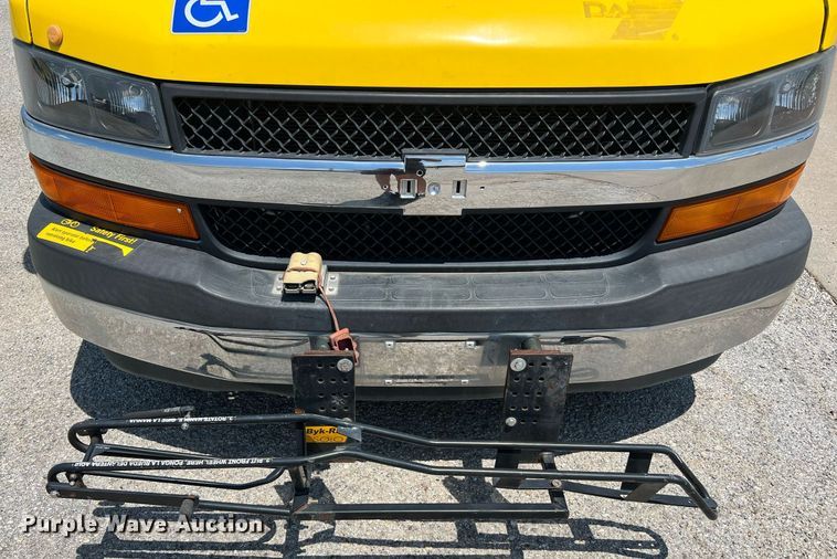 image for item LF9349 2017 Chevrolet Express G4500  shuttle bus