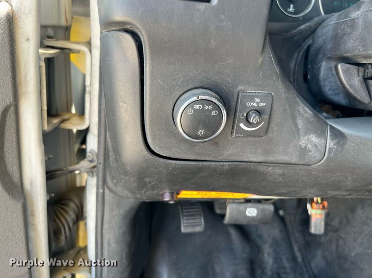 image for item LF9349 2017 Chevrolet Express G4500  shuttle bus