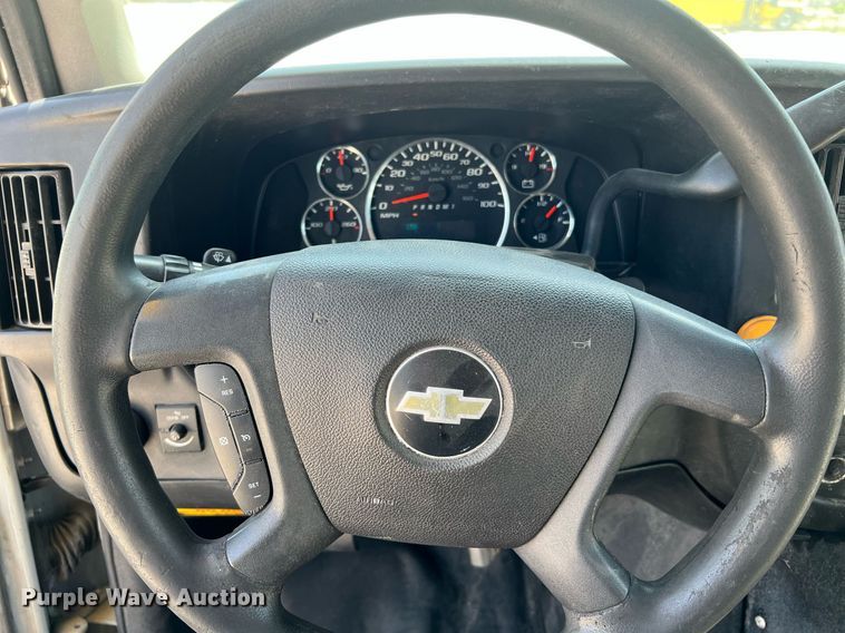 image for item LF9349 2017 Chevrolet Express G4500  shuttle bus