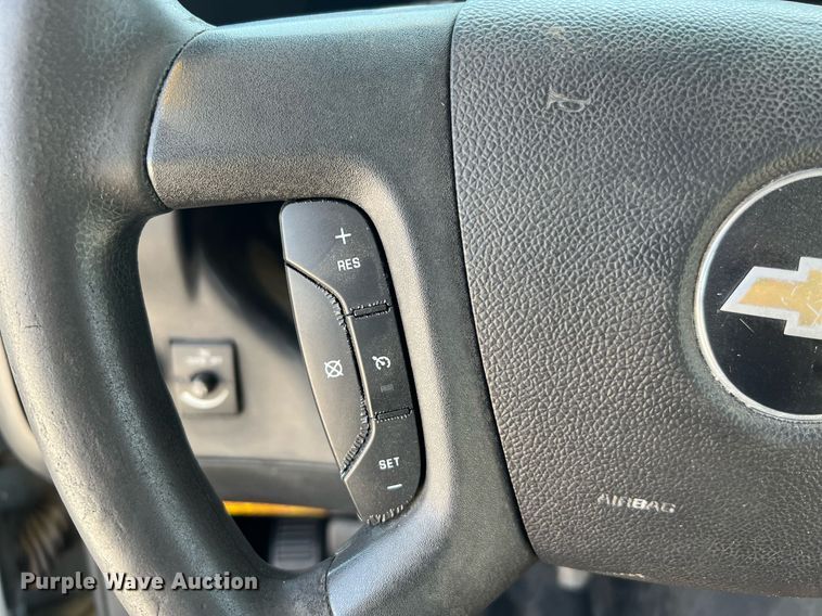 image for item LF9349 2017 Chevrolet Express G4500  shuttle bus