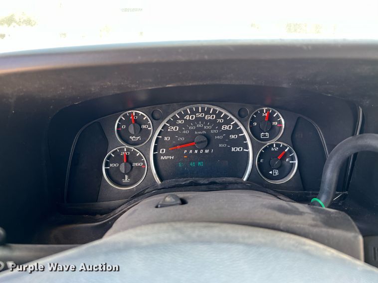 image for item LF9349 2017 Chevrolet Express G4500  shuttle bus