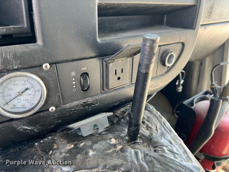 image for item LF9349 2017 Chevrolet Express G4500  shuttle bus