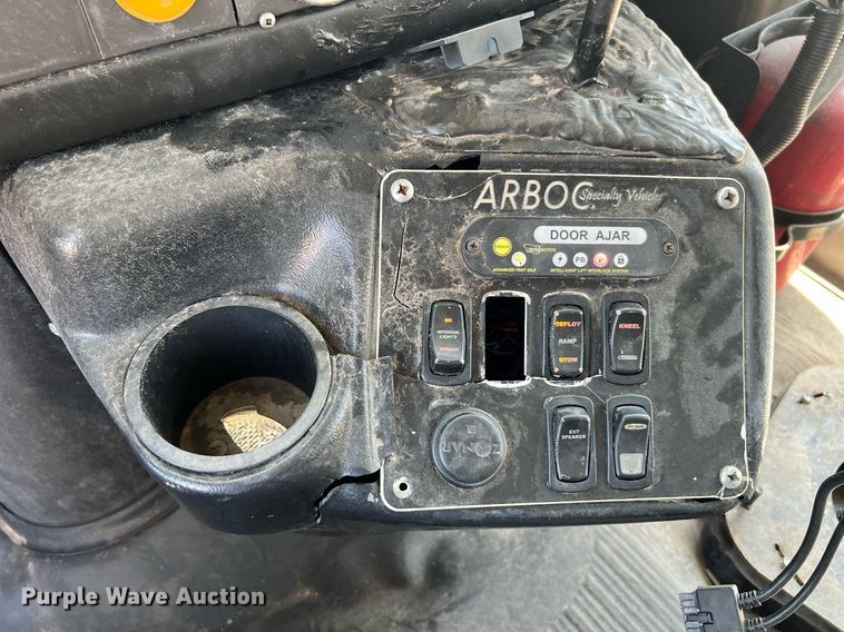 image for item LF9349 2017 Chevrolet Express G4500  shuttle bus