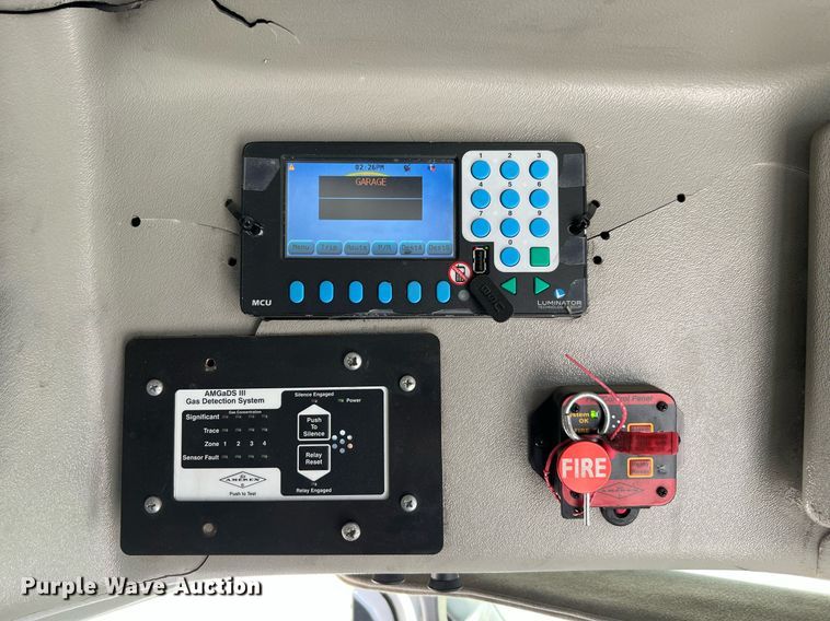 image for item LF9349 2017 Chevrolet Express G4500  shuttle bus