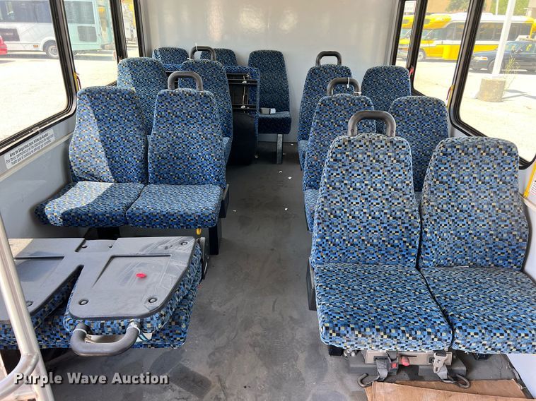 image for item LF9349 2017 Chevrolet Express G4500  shuttle bus