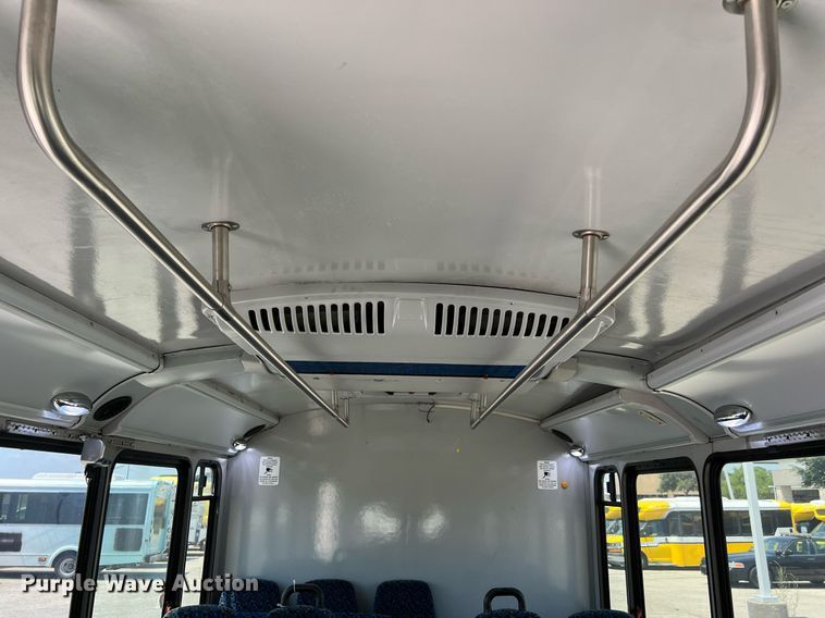 image for item LF9349 2017 Chevrolet Express G4500  shuttle bus