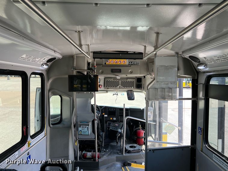 image for item LF9349 2017 Chevrolet Express G4500  shuttle bus