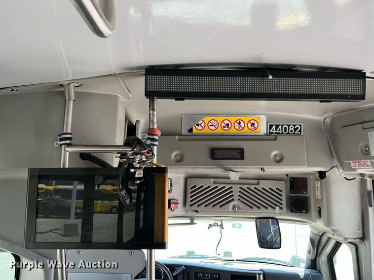 image for item LF9349 2017 Chevrolet Express G4500  shuttle bus