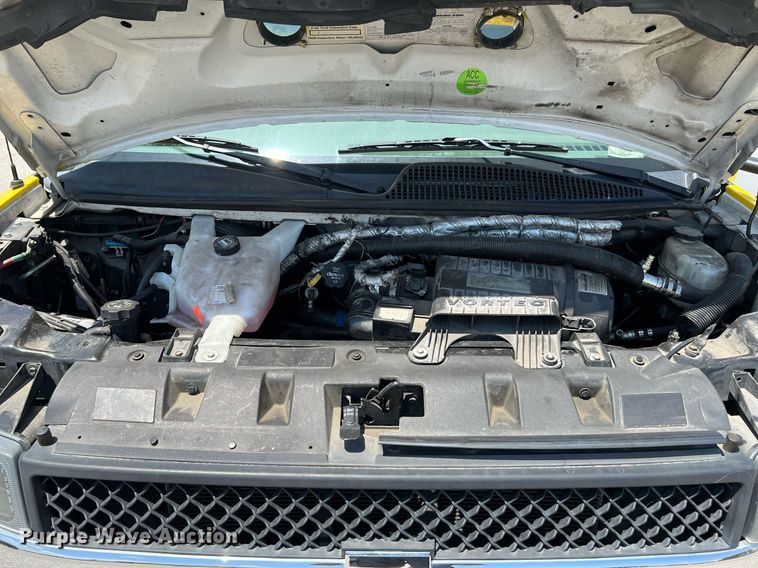 image for item LF9349 2017 Chevrolet Express G4500  shuttle bus