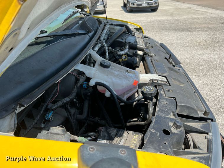 image for item LF9349 2017 Chevrolet Express G4500  shuttle bus