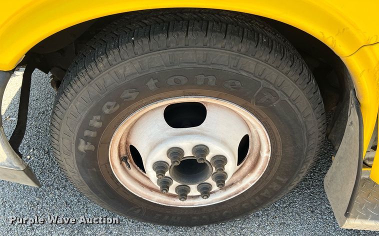 image for item LF9349 2017 Chevrolet Express G4500  shuttle bus