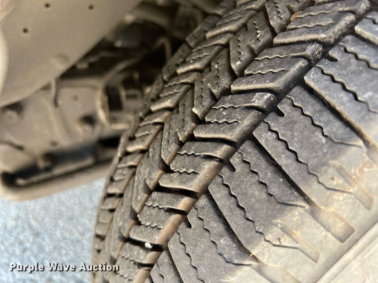 image for item LF9349 2017 Chevrolet Express G4500  shuttle bus