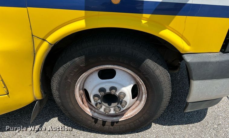 image for item LF9349 2017 Chevrolet Express G4500  shuttle bus