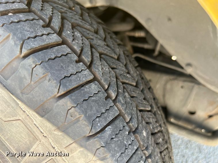 image for item LF9349 2017 Chevrolet Express G4500  shuttle bus