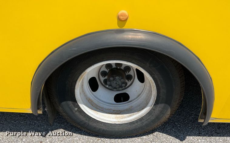 image for item LF9349 2017 Chevrolet Express G4500  shuttle bus