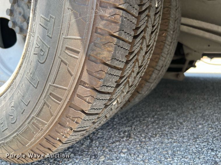 image for item LF9349 2017 Chevrolet Express G4500  shuttle bus