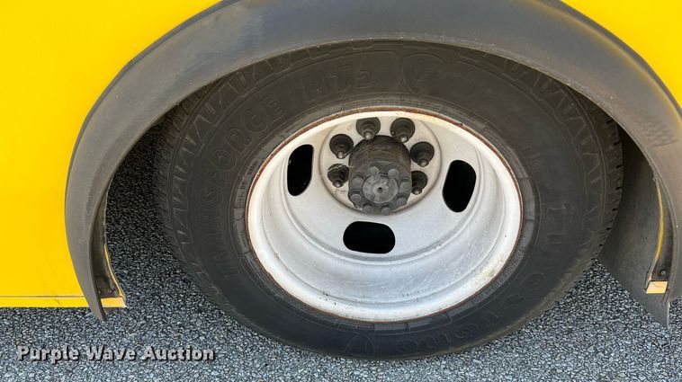 image for item LF9349 2017 Chevrolet Express G4500  shuttle bus