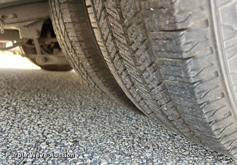 image for item LF9349 2017 Chevrolet Express G4500  shuttle bus