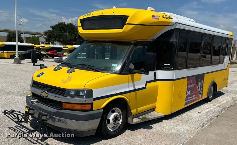 image for item LF9350 2017 Chevrolet Express G4500  shuttle bus