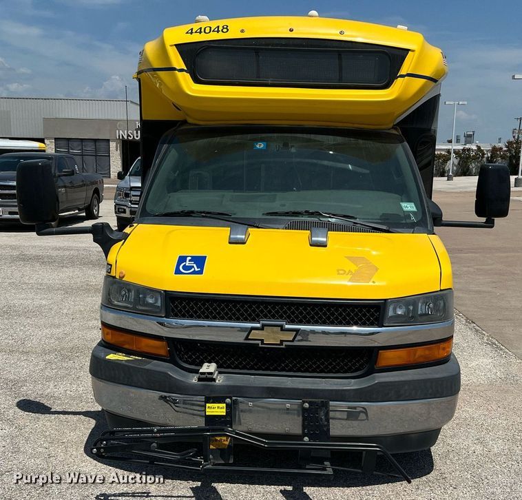image for item LF9350 2017 Chevrolet Express G4500  shuttle bus