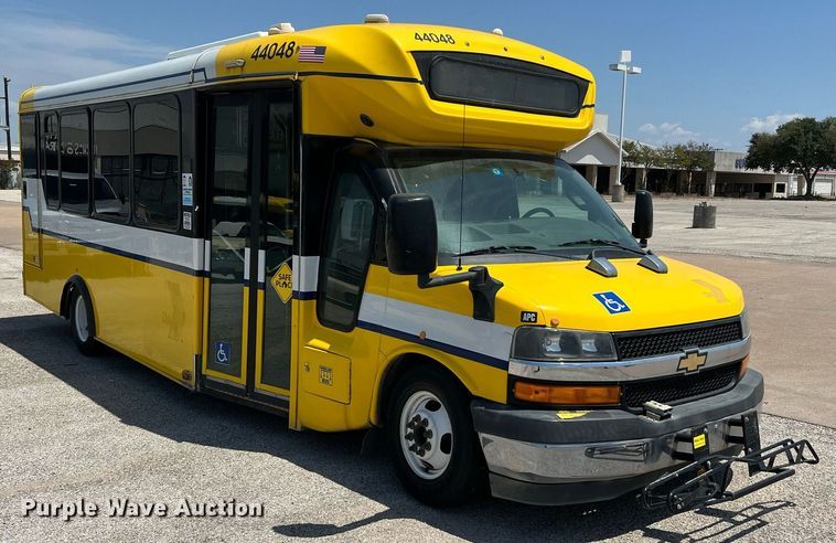 image for item LF9350 2017 Chevrolet Express G4500  shuttle bus