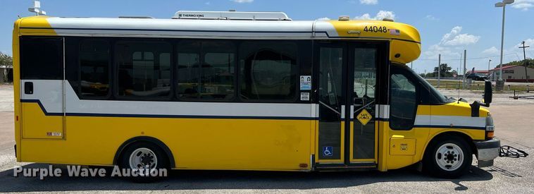 image for item LF9350 2017 Chevrolet Express G4500  shuttle bus