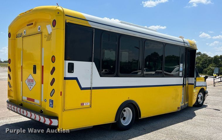 image for item LF9350 2017 Chevrolet Express G4500  shuttle bus