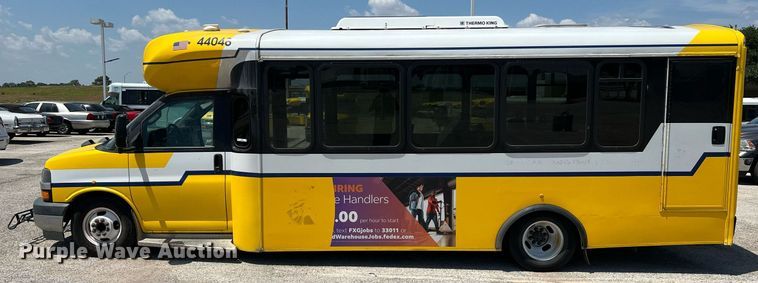 image for item LF9350 2017 Chevrolet Express G4500  shuttle bus