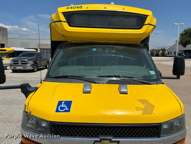 image for item LF9350 2017 Chevrolet Express G4500  shuttle bus