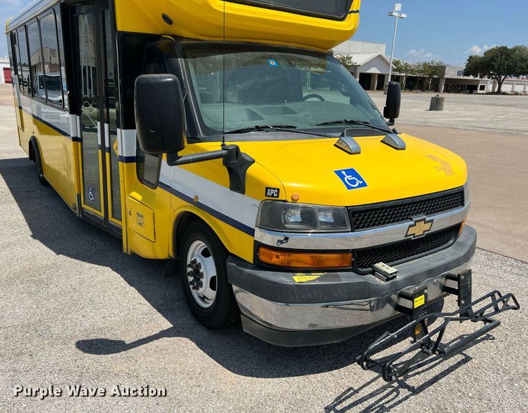 image for item LF9350 2017 Chevrolet Express G4500  shuttle bus