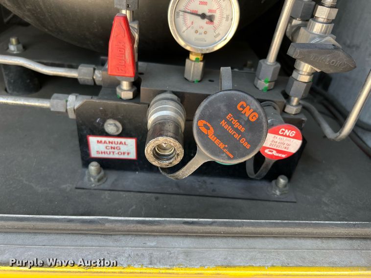 image for item LF9350 2017 Chevrolet Express G4500  shuttle bus