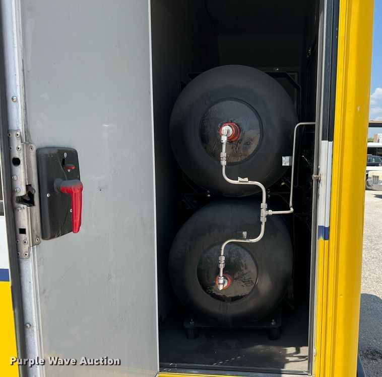 image for item LF9350 2017 Chevrolet Express G4500  shuttle bus