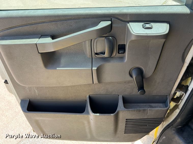 image for item LF9350 2017 Chevrolet Express G4500  shuttle bus