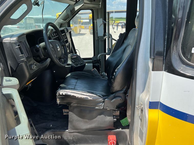 image for item LF9350 2017 Chevrolet Express G4500  shuttle bus