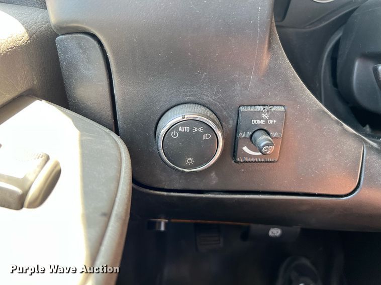 image for item LF9350 2017 Chevrolet Express G4500  shuttle bus