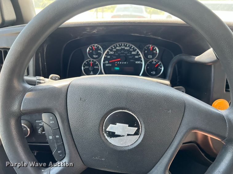 image for item LF9350 2017 Chevrolet Express G4500  shuttle bus