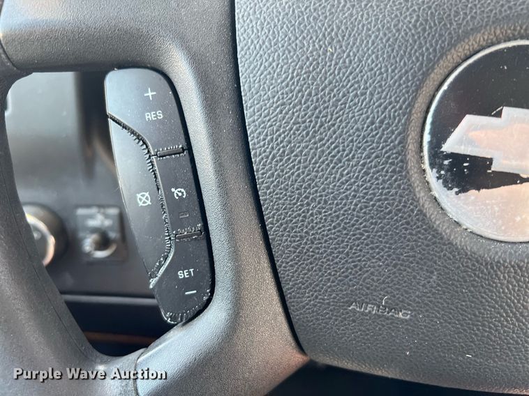 image for item LF9350 2017 Chevrolet Express G4500  shuttle bus