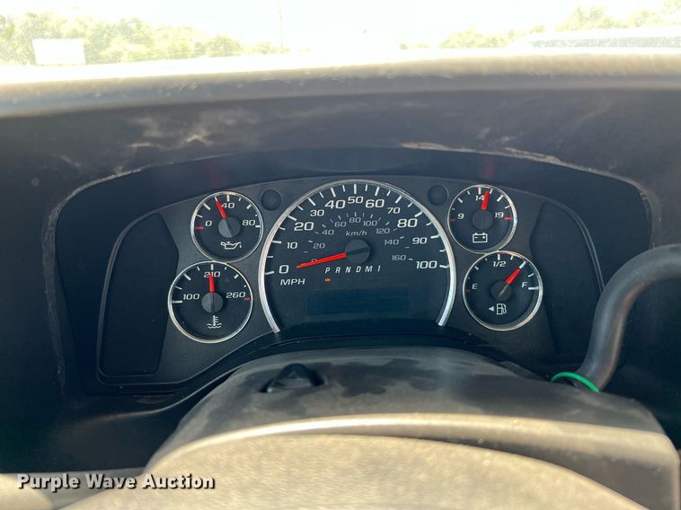 image for item LF9350 2017 Chevrolet Express G4500  shuttle bus