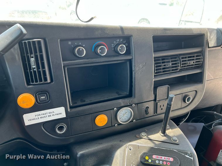 image for item LF9350 2017 Chevrolet Express G4500  shuttle bus