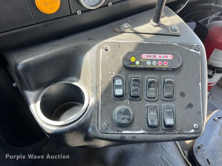 image for item LF9350 2017 Chevrolet Express G4500  shuttle bus