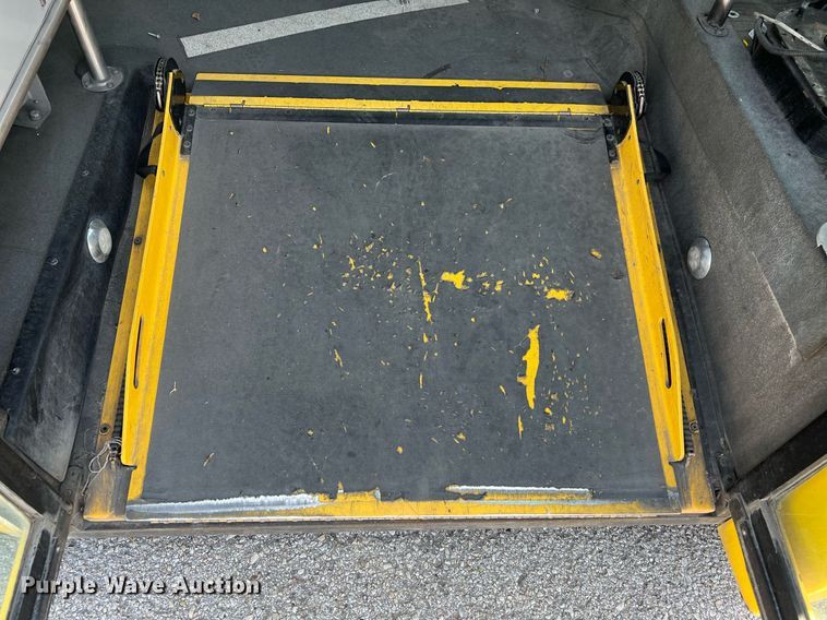 image for item LF9350 2017 Chevrolet Express G4500  shuttle bus